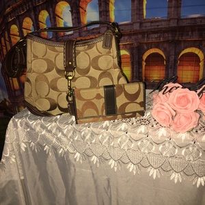 Authentic Medium Signature Purse w/ Wallet